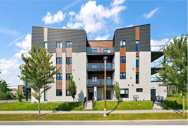 Residential property at 645 Rue René-Lecavalier